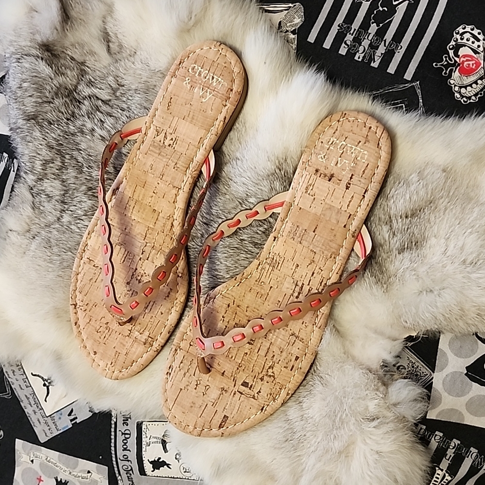 NWOT Crown & Ivy Sandals